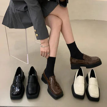 Женская обувь на толстой подошве, новые популярные маленькие кожаные туфли с квадратным носком в британском стиле J-E90