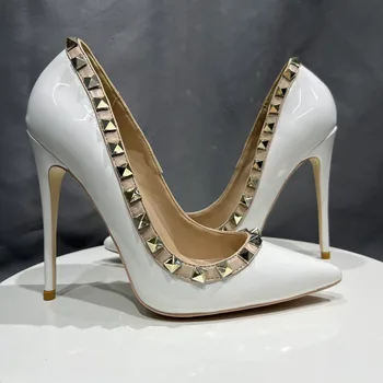 Женские туфли-слипоны на высоком каблуке с острым носком и заклепками для вечеринки, глянцевые белые сексуальные туфли-лодочки на шпильке, Большие размеры 33-46