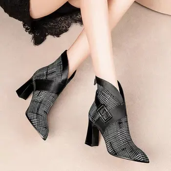 Пикантные женские ботинки; коллекция 2023 года; Осенне-зимние ботильоны на каблуке с V-образным вырезом; Сапоги из искусственной кожи; Обувь для свадебной вечеринки На Квадратном каблуке