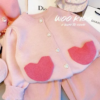 Кардиган-свитер для девочек, куртка 2023, осенняя корейская детская одежда, милая детская розовая трикотажная рубашка love, вязаный свитер