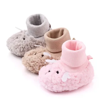 Пинеток для новорожденных, детских носков, обуви для девочек, зимних теплых милых ходунков для малышей, мягкой противоскользящей обуви для ползания в кроватке для новорожденных.