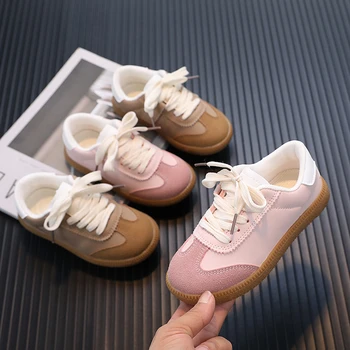Повседневная обувь для девочек на плоской подошве в корейском стиле со шнуровкой, новинка 2023 года, весенняя детская спортивная обувь на шнуровке в цвет для мальчиков
